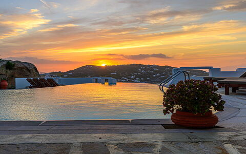 Villa Valentine: Dämmerung, Abend, Sonnenuntergang, Schwimmbad, Afterglow, Sonnenaufgang, Ferienort, Resort, Morgenröte