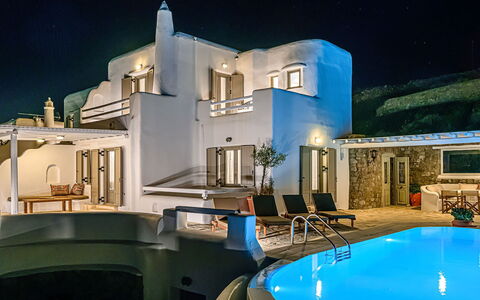 Villa Valentine: Nacht, Resort, Schwimmbad, Villa, Küste, Villa, Estate, Hotel, Ferienort