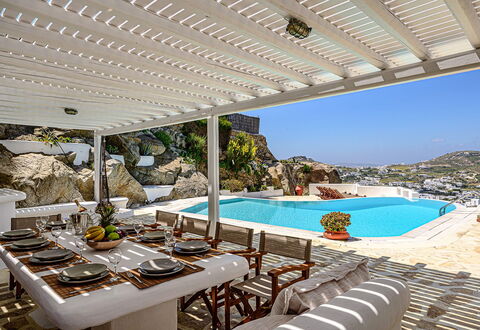 Villa Valentine: Schwimmbad, Resort, Möbel, Stuhl, Eco Hotel, Gartenmöbel, Schatten, Villa, Estate, Hotel