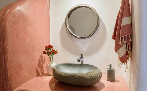 Villa Joy: Keramik, Armatur, Natürliches Material, Porzellan, Zapfhahn, Installation, Badezimmer, Keramik, Sinken, Noch Leben Fotografie