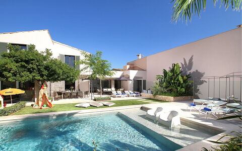 Villa Amaranta: Schwimmbad, Wohngebiet, Resort, Zuhause, Estate, Eco Hotel, Verbundwerkstoff, Thermae, Gartenmöbel, Villa