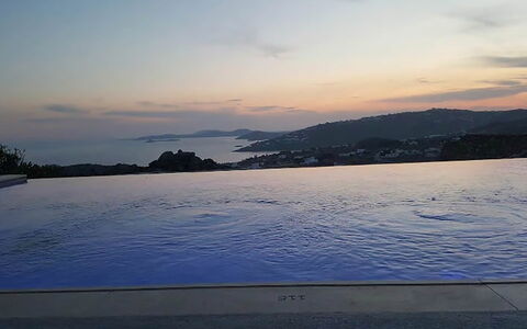 Villa Elmas: Blau, Horizont, Schwimmbad, Dämmerung, Gebirge, Abend, Klang, Grat, Tropen