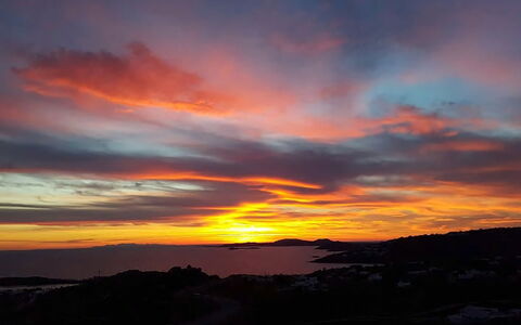Villa Elmas: Himmel, Afterglow, Wolke, Horizont, Orange, Sonnenuntergang, Dämmerung, Morgenröte, Schönheit, Sonnenaufgang