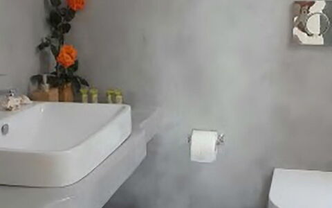 Villa Elmas: Toilleten Sitz, Armatur, Toilette, Badezimmer, Installation, Keramik, Sinken, Zapfhahn, Fliese, Spiegel