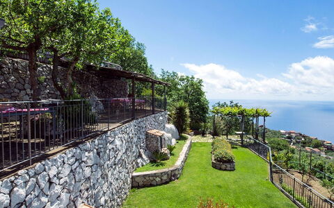 Villa Tortuga: Garten, Landscaping, Zaun, Garten, Eco Hotel, Walkway, Balkon, Botanischer Garten, Flagstone, Hinterhof