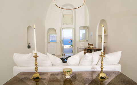 Caldera Suite: Wohnung, Schlafzimmer, Bett, Lampe, Resort, Bettrahmen, Hotel, Kissen, Light Fixture, Suite