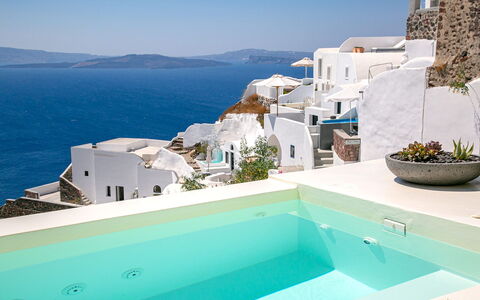 Mide: Blau, Schwimmbad, Resort, Eco Hotel, Armatur, Villa, Hotel, Badewanne, Zimmerpflanze, Ferienort
