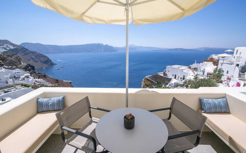 Mide: Möbel, Interior Design, Stuhl, Tabelle, Wohnung, Kaffetisch, Wohnzimmer, Resort, Couch