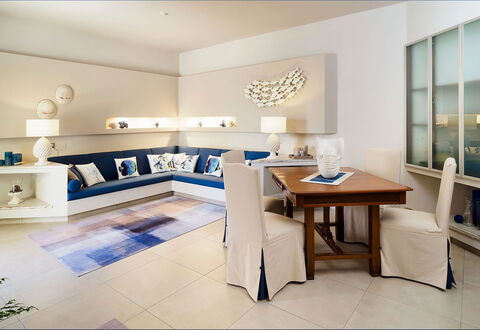 Mulberry House: Möbel, Interior Design, Flooring, Fussboden, Tabelle, Couch, Wohnzimmer, Zimmer, Zuhause, Textil