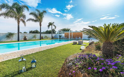 Sun Stone: Blau, Schwimmbad, Resort, Eco Hotel, Landscaping, Freizeit, Garten, Estate