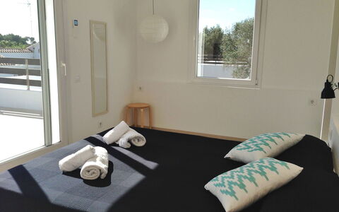 Nure Villa 2: Möbel, Holz, Interior Design, Fussboden, Flooring, Schlafzimmer, Decke, Zimmer, Bett, Stuhl