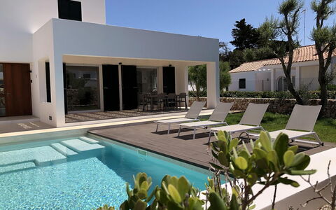 Nure Villa 2: Schwimmbad, Wohngebiet, Zuhause, Haus, Tür, Estate, Resort, Verbundwerkstoff, Schatten, Eco Hotel