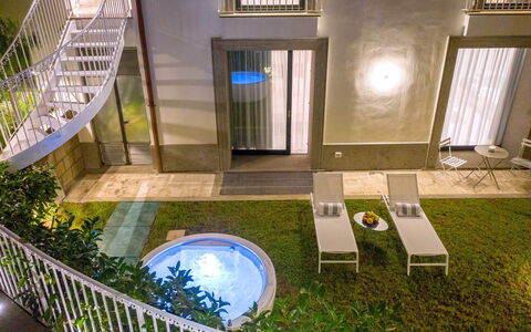 Suite Plumbago: Landscaping, Hof, Hinterhof, Schwimmbad, Eco Hotel, Zimmerpflanze