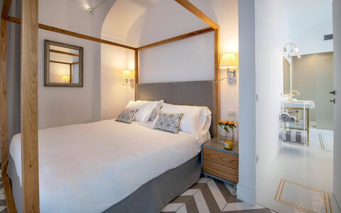 Suite Agave: Interior Design, Möbel, Schlafzimmer, Bett, Beleuchtung, Fussboden, Decke, Zimmer, Flooring, Linens