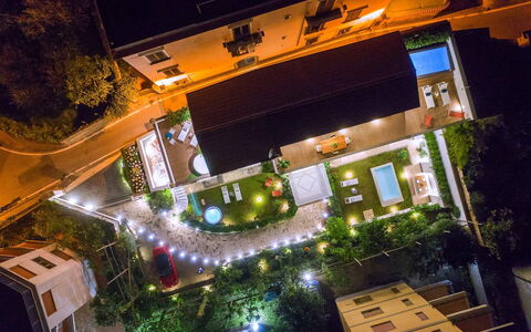 Suite Agave: Nacht, Garten, Schwimmbad, Landschaft Beleuchtung, Landscaping, Resort, Hinterhof, Hof, Garten, Vogelperspektive