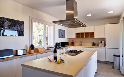 Can Mako: Küchengerät, Countertop, Küche, Möbel, Cabinetry, Interior Design, Major Appliance, Haushaltsgerät, Flooring, Decke