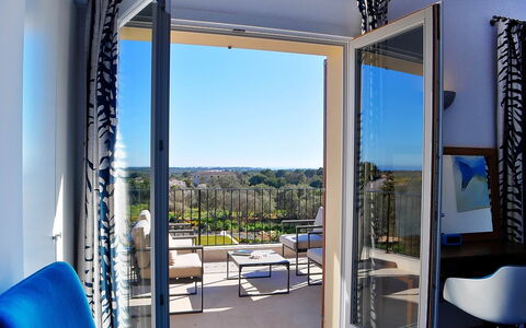 Can Mako: Möbel, Interior Design, Stuhl, Wohnung, Glas, Schatten, Eco Hotel, Home Door, Balkon, Resort