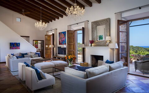Villa Mallorca: Möbel, Interior Design, Stuhl, Tabelle, Flooring, Zuhause, Fussboden, Couch, Wohnzimmer, Wohnung