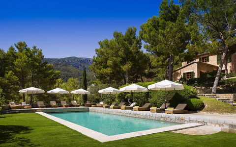 Villa Maggy: Schwimmbad, Gartenmöbel, Resort, Sonnenliege, Eco Hotel, Design, Hotel, Villa, Läge