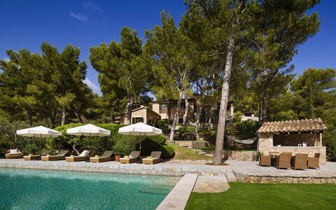 Villa Maggy: Resort, Estate, Sonnenliege, Schwimmbad, Landscaping, Villa, Schatten, Gartenmöbel, Eco Hotel, Hinterhof