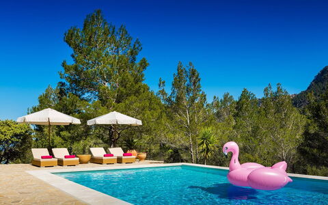 Villa Carlos: Schwimmbad, Freizeit, Resort, Gartenmöbel, Regenschirm, Sonnenliege, Eco Hotel, Urlaub, Ferienort, Läge