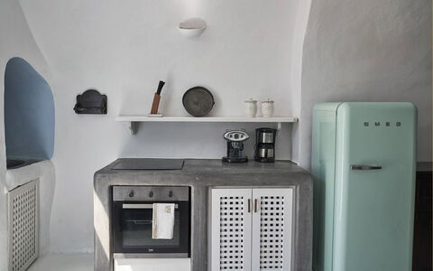 Villa Ivi: Major Appliance, Küche, Küchengerät, Haushaltsgerät, Interior Design, Countertop, Herd, Cabinetry, Gasherd, Herd