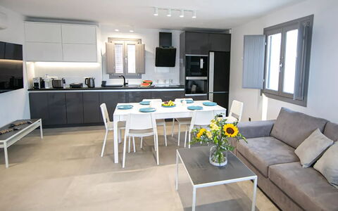 Maison Nica: Möbel, Küche, Interior Design, Flooring, Major Appliance, Küchengerät, Tabelle, Fussboden, Countertop, Stuhl
