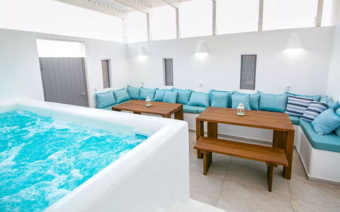 Maison Nica: Fussboden, Möbel, Schwimmbad, Resort, Freizeit, Hotel, Gartenmöbel, Design, Schatten, Eco Hotel