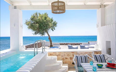 Maison Ranya: Blau, Möbel, Resort, Gartenmöbel, Meer, Stuhl, Küste, Schatten, Ozean, Schwimmbad