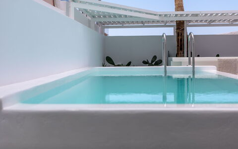 Mansion Orny: Schwimmbad, Verbundwerkstoff, Armatur, Resort, Hotel, Villa, Eco Hotel, Badewanne