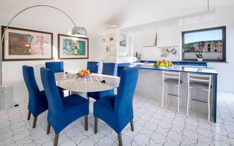 The Ivy Villa: Möbel, Blau, Interior Design, Flooring, Stuhl, Tabelle, Fussboden, Decke, Küche & Esszimmer Tisch, Esszimmer