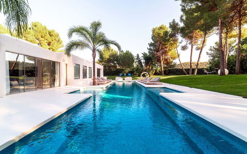 Villa Sound: Schwimmbad, Blau, Baum, Resort, Eco Hotel, Schatten, Hotel, Villa, Estate, Freizeit