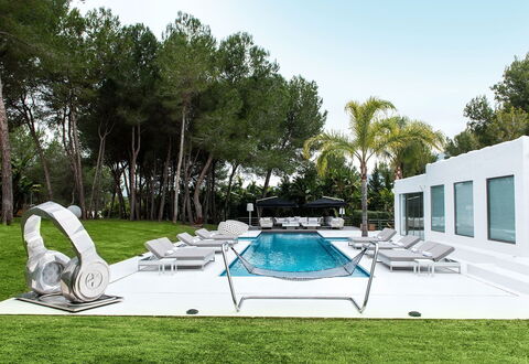 Villa Sound: Schwimmbad, Gartenmöbel, Resort, Schatten, Garten, Landscaping, Sonnenliege, Freizeit, Design