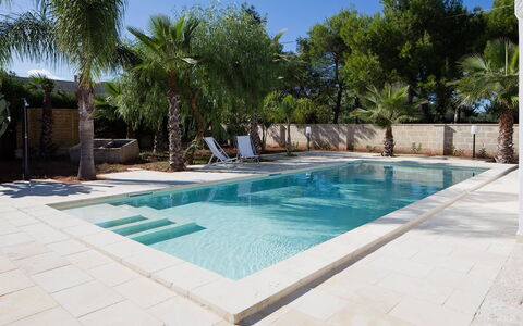 Villa Salentina: Schwimmbad, Resort, Verbundwerkstoff, Schatten, Gartenmöbel, Water Feature, Fliese, Eco Hotel, Beton, Freizeit