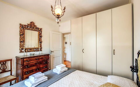 Villa Martina: Möbel, Interior Design, Wand, Holz, Flooring, Fussboden, Cabinetry, Schlafzimmer, Zimmer, Bett