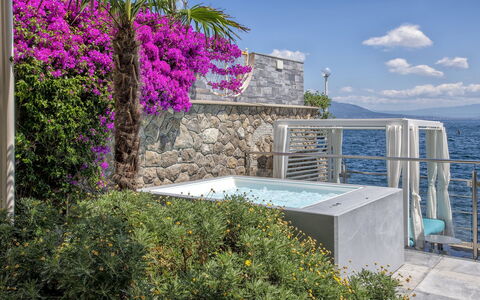 Villa Marina Grande: Meer, Armatur, Ozean, Küste, Zimmerpflanze, Blumentopf, Resort, Badewanne, Schwimmbad, Balkon