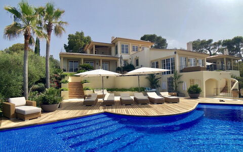 Villa Serrano: Schwimmbad, Resort, Wohngebiet, Gartenmöbel, Estate, Sonnenliege, Villa, Villa, Eco Hotel, Freizeit