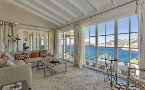 Villa Serrano: Möbel, Zuhause, Resort, Wohnung, Couch, Küste, Stuhl, Villa, Wohnzimmer