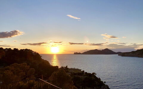 Villa Serrano: Himmel, Wasser, Wasservorräte, Horizont, Dämmerung, Natürliche Landschaft, Sonnenuntergang, Afterglow, Sonnenaufgang, Küste