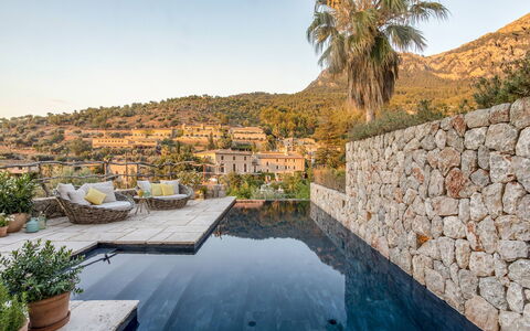 Casa Naomi: Ferienort, Schwimmbad, Villa, Bergdorf