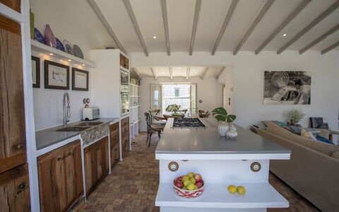 Casa Naomi: Möbel, Interior Design, Holz, Flooring, Countertop, Decke, Cabinetry, Küche, Fussboden, Zuhause