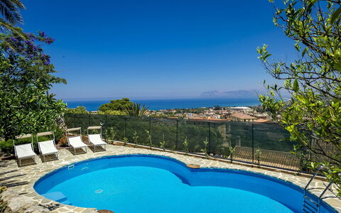Casa Sally: Blau, Wasser, Schwimmbad, Resort, Gartenmöbel, Meer, Küste, Eco Hotel, Ferienort, Hotel