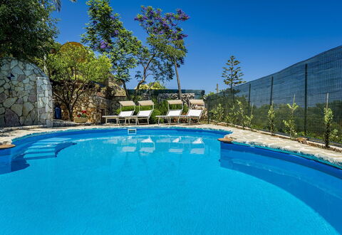 Casa Sally: Schwimmbad, Blau, Resort, Gartenmöbel, Verbundwerkstoff, Eco Hotel, Schatten, Ferienort, Landscaping, Thermae