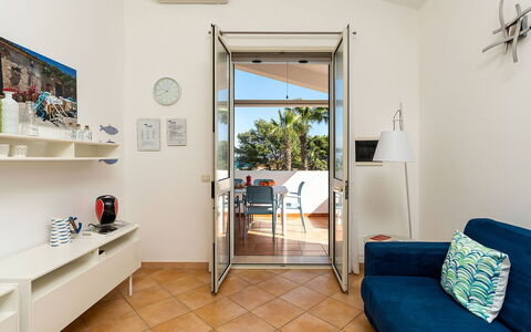 Ippocampo: Möbel, Flooring, Interior Design, Fussboden, Wohnung, Zuhause, Zimmer, Decke, Stuhl, Wohnzimmer