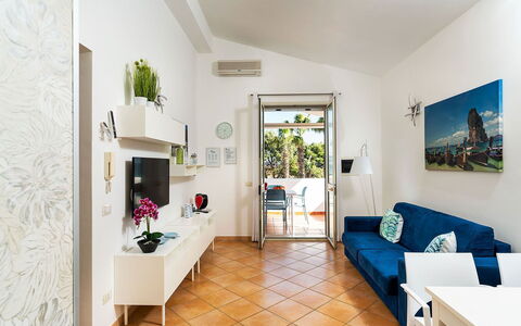 Ippocampo: Flooring, Interior Design, Möbel, Fussboden, Wohnung, Zimmer, Zuhause, Couch, Decke, Wohnzimmer