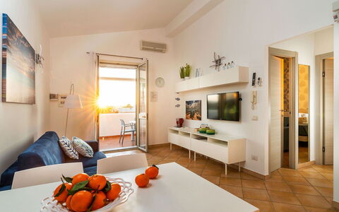 Ninfa: Interior Design, Möbel, Flooring, Holz, Decke, Zimmer, Fussboden, Wohnung, Wohnzimmer, Couch