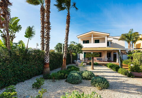 Stella Marina: Wohngebiet, Haus, Die Architektur, Zuhause, Strauch, Estate, Garten, Landscaping, Auffahrt