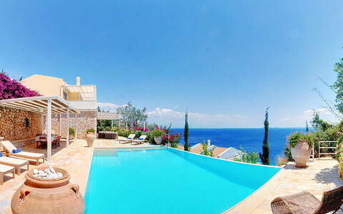 Villa Aspro: Blau, Schwimmbad, Resort, Eco Hotel, Freizeit, Villa, Hotel, Gartenmöbel, Ferienort, Thermae