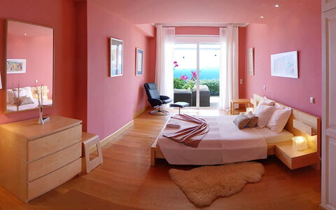 Villa Aspro: Möbel, Interior Design, Bett, Wand, Schlafzimmer, Fussboden, Flooring, Zimmer, Textil, Bettdecke