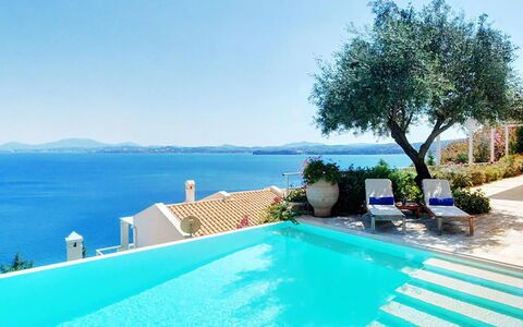 Villa Azzurra: Blau, Schwimmbad, Resort, Eco Hotel, Meer, Gartenmöbel, Freizeit, Hotel, Villa, Blumentopf